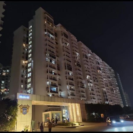 Apartamento Downtown Delight Lucknow Exterior foto