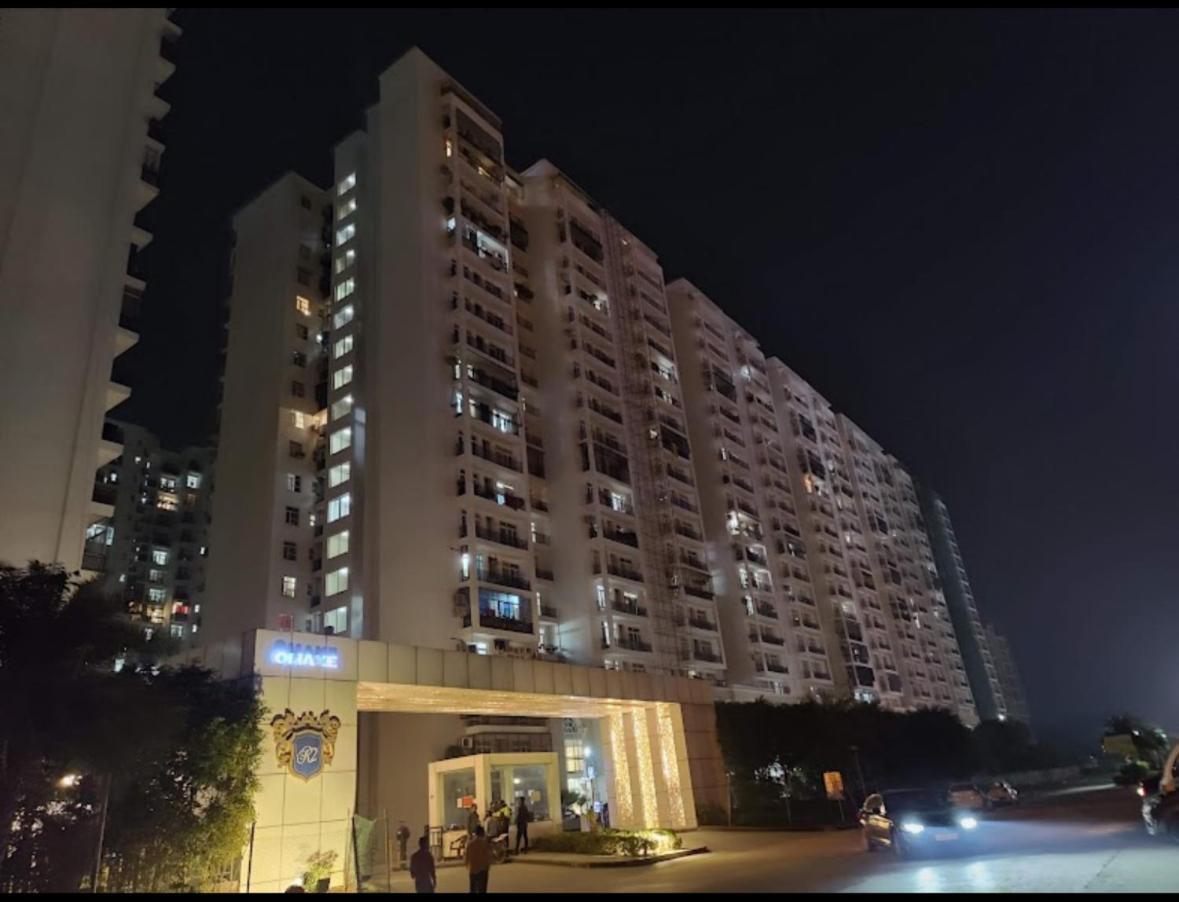 Apartamento Downtown Delight Lucknow Exterior foto