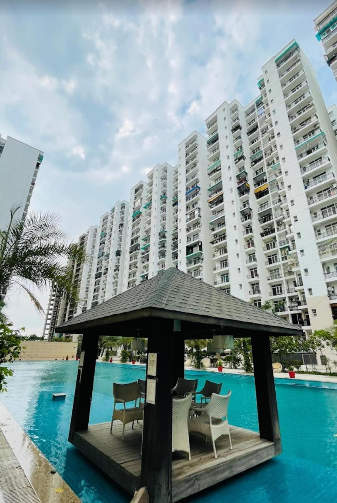 Apartamento Downtown Delight Lucknow Exterior foto