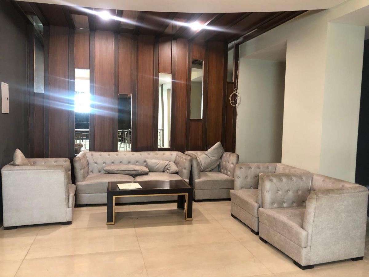 Apartamento Downtown Delight Lucknow Exterior foto