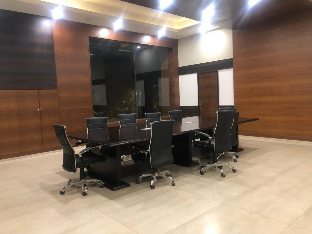 Apartamento Downtown Delight Lucknow Exterior foto